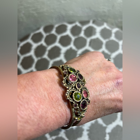 Goldtone Cuff Bracelet Victorian Coventry Vintage Multi Color Stone signed - Picture 15 of 16